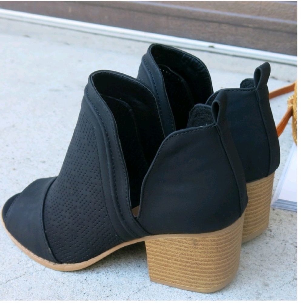 NIB Qupid Cutout Perforated Ankle Booties - Picture 2 of 4